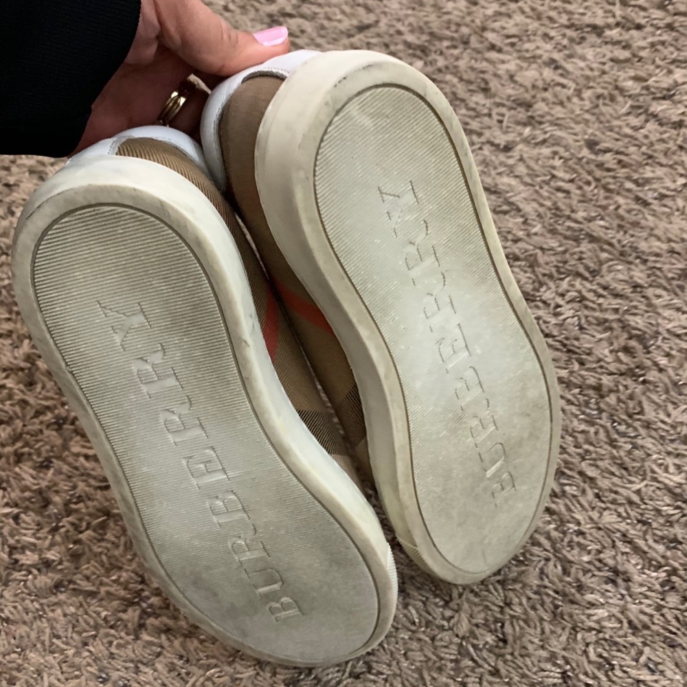 Burberry Shoes Size 6 - Picture 3 of 5